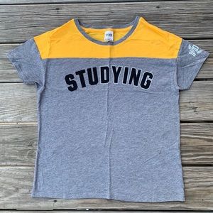 studying tee